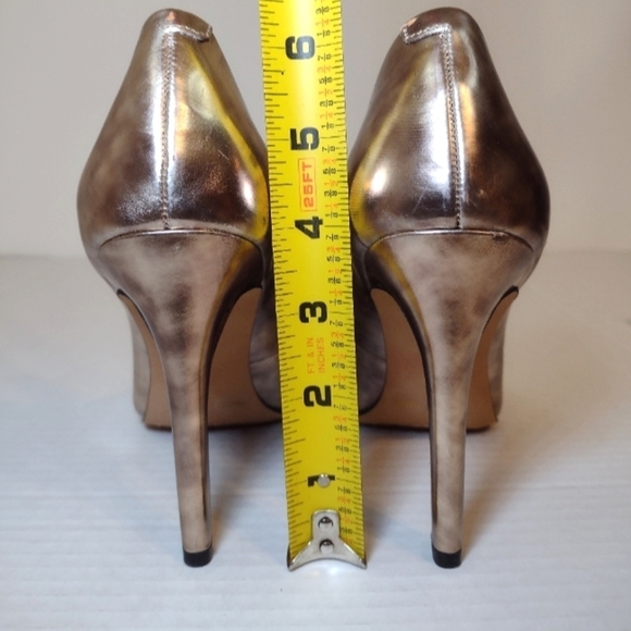 Vince Camuto VC - Kain women's gold heels size (7.1/2) - Picture 8 of 16